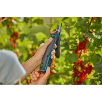 GARDENA AssistCut Gartenschere 3,6 V, mit 1 Akku 5
