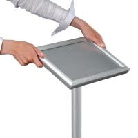 Freistehender Menürahmen Aluminium A4 2